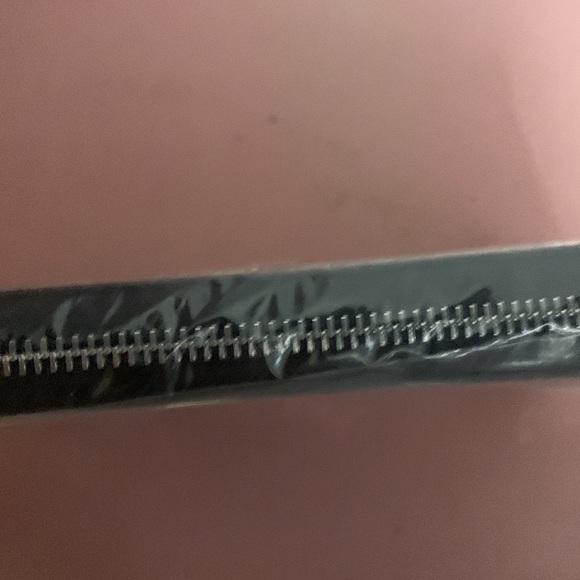 Coach x peanuts  ( snoopy) zip around wallet limited edition new / tags sold out - Picture 6 of 11